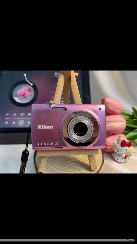 均匀光源在光学成像、遥感仪器研制与标定等领域得到广泛应用。积分球作为一种高效测量光源光学参数的仪器，常用于测定光谱强度与功率、光通量、散射分布、颜色温度与电学特性等参数。其作为参考源用于校准各类光度辐射仪器的作用突出，且照度均匀性的研究对光学遥感仪器的研制与标定以及均匀光源的推广应用具有重要参考价值。